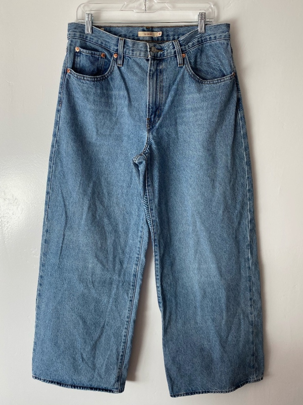 Levi's Premium XL Straight Denim Jean Size 30 Medium Wash Women's 31" Inseam